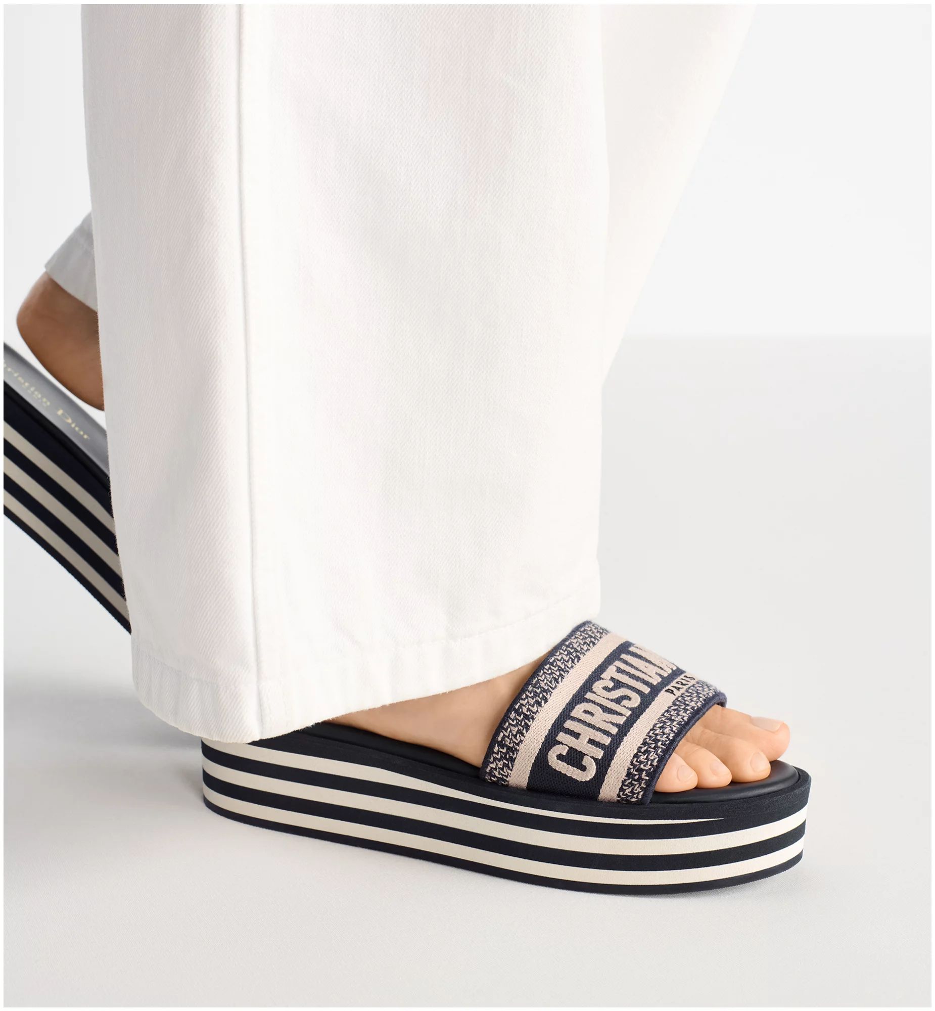 Dway Platform Slide - Image 7